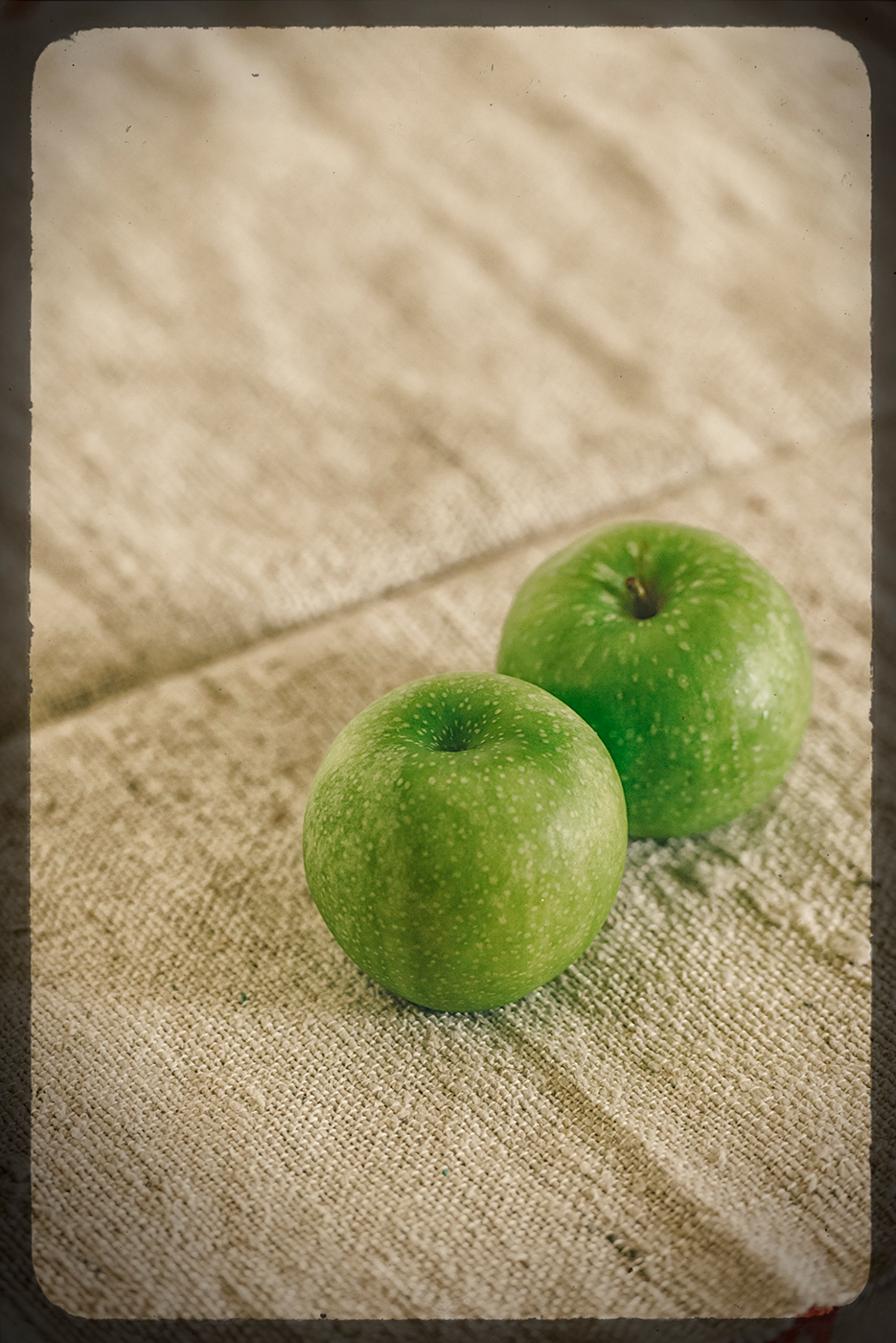 Apples. Food & fruit photography. Photography by professional Indian lifestyle photographer Naina Redhu of Naina.co
