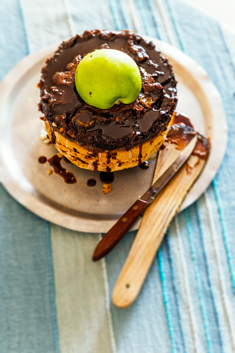 Caramel & Apple Cake. Food & fruit photography. Photography by professional Indian lifestyle photographer Naina Redhu of Naina.co