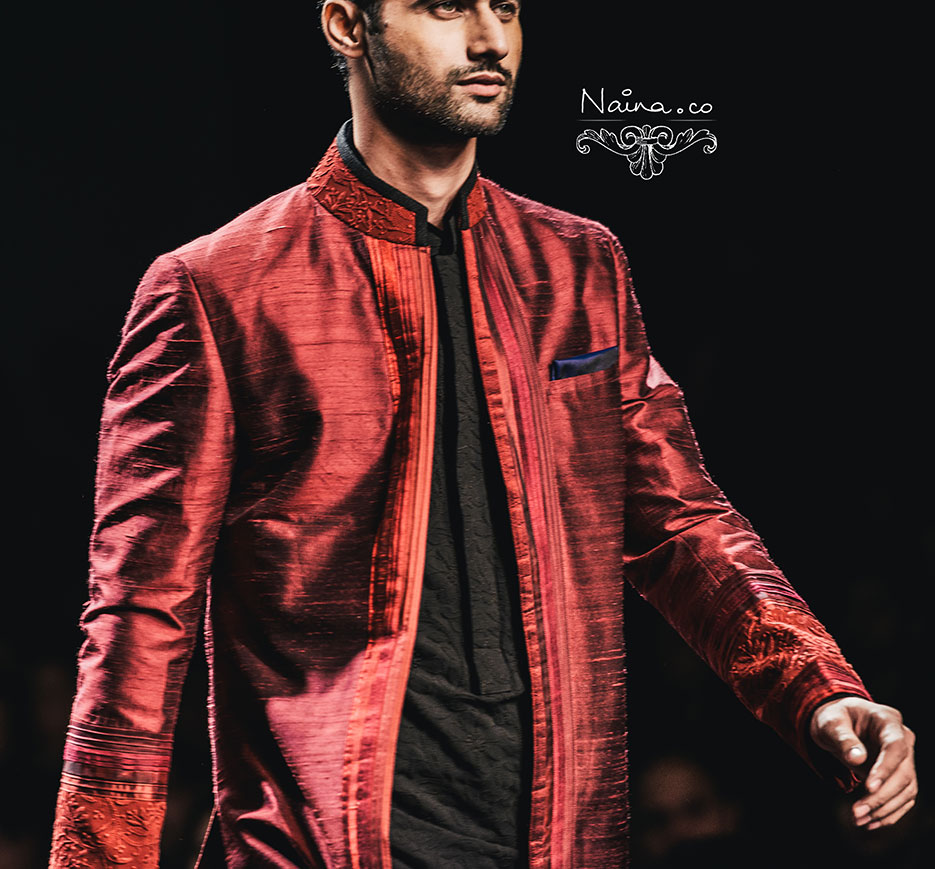 Wills Lifestyle India Fashion Week, Spring Summer 2013. Manish Malhotra by photographer Naina Redhu of Naina.co