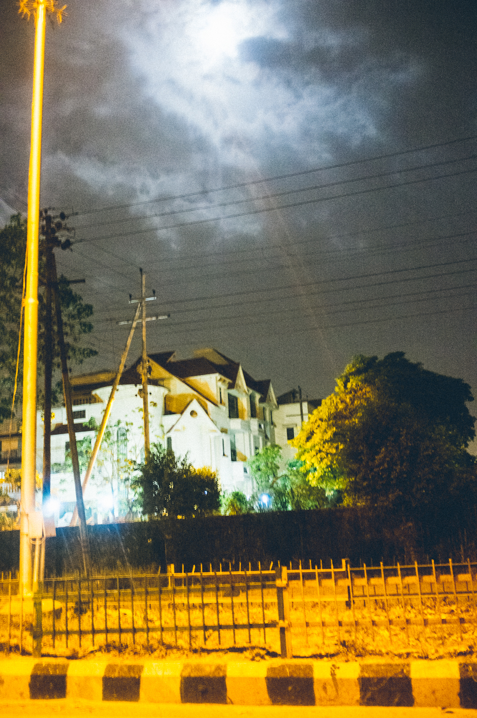 Streets of Noida at night. Street Photography by professional Indian lifestyle photographer Naina Redhu of Naina.co