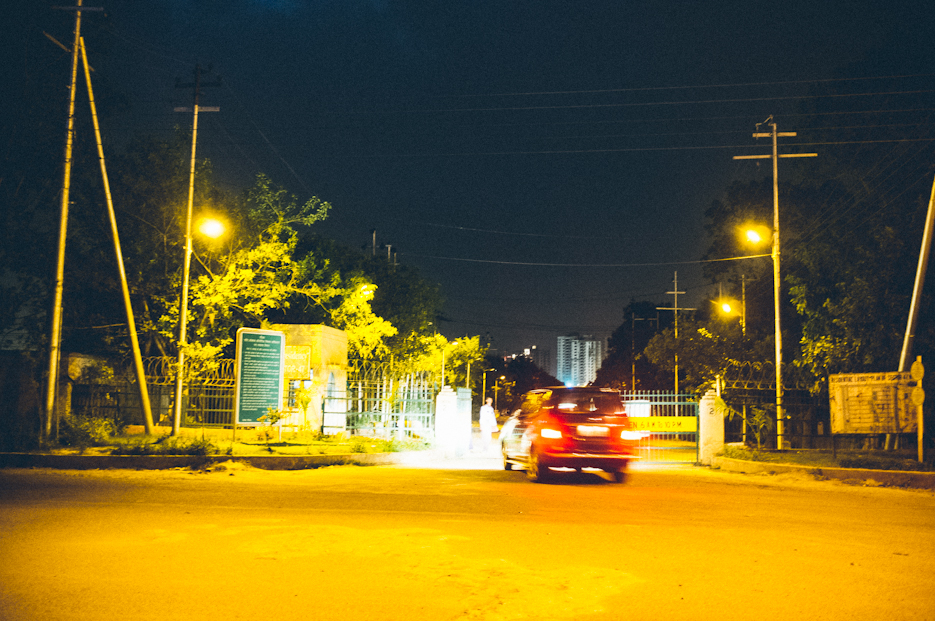 Streets of Noida at night. Street Photography by professional Indian lifestyle photographer Naina Redhu of Naina.co