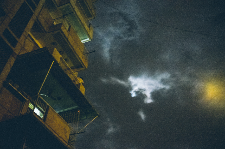 Streets of Noida at night. Street Photography by professional Indian lifestyle photographer Naina Redhu of Naina.co