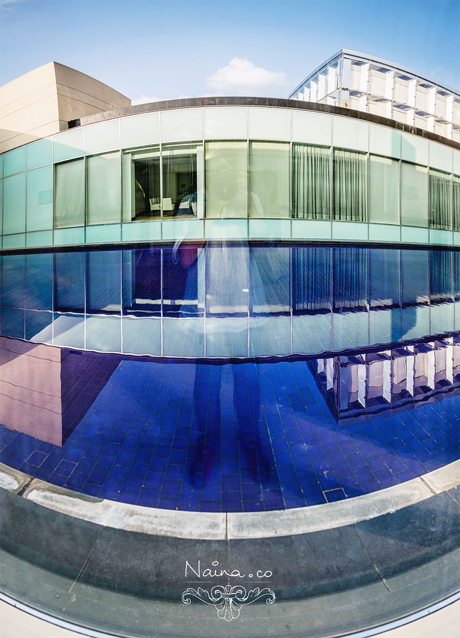 The Oberoi Hotel, Gurgaon. Blue tiles, water and blue skies. Photography by photographer Naina Redhu of Naina.co