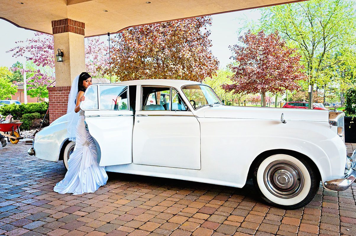 Indian wedding photographer : photography by Naina | 1952 vintage Bentley