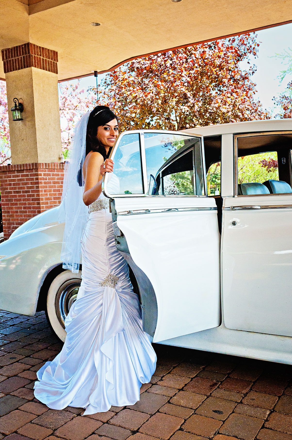 Indian wedding photographer : photography by Naina | 1952 vintage Bentley