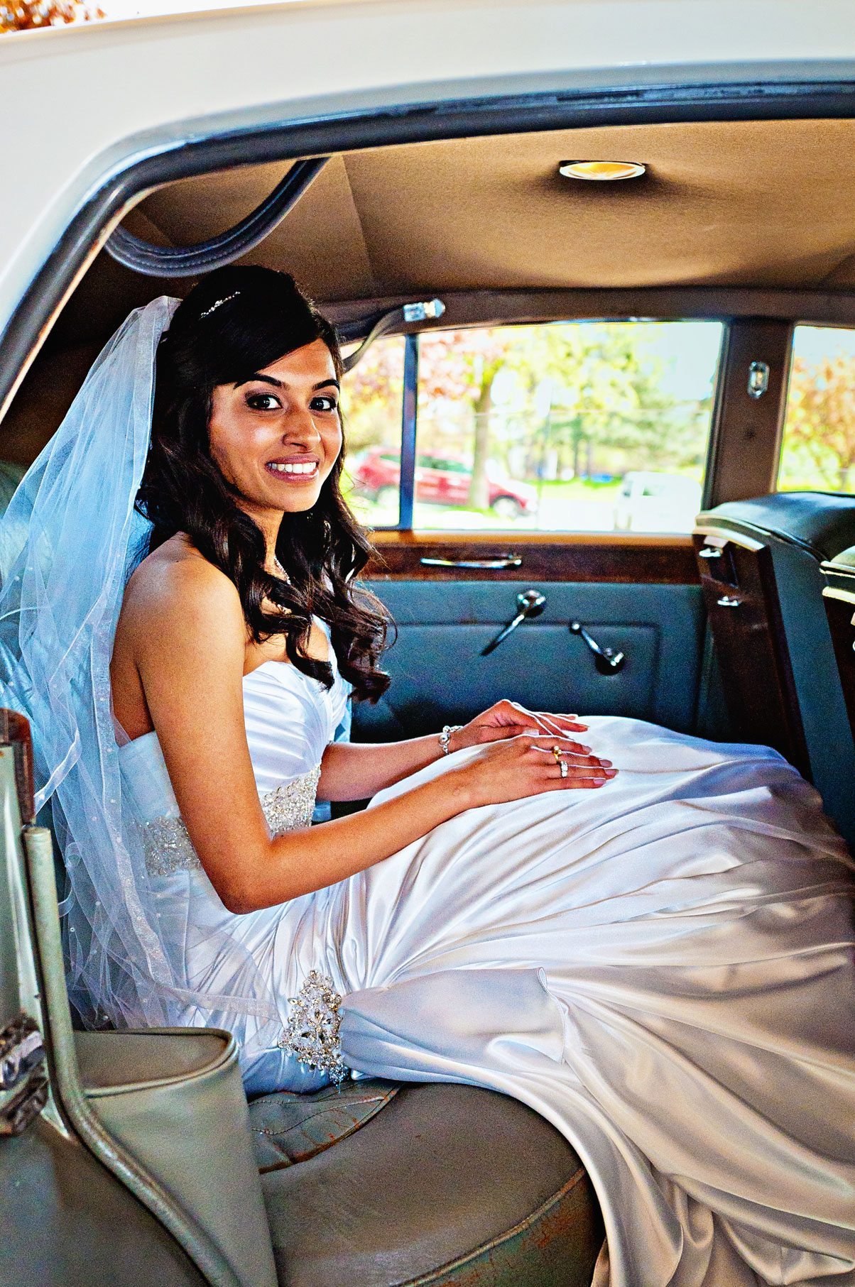 Indian wedding photographer : photography by Naina | 1952 vintage Bentley