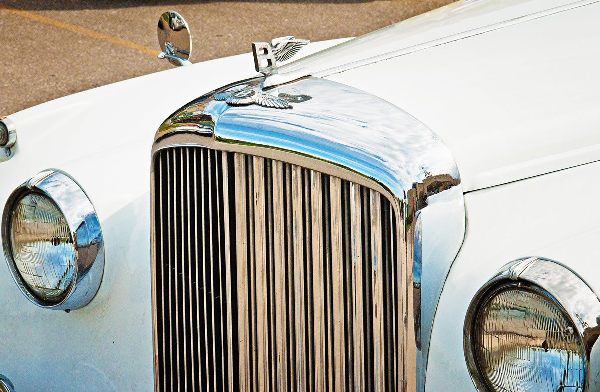 Indian wedding photographer : photography by Naina | 1952 vintage Bentley