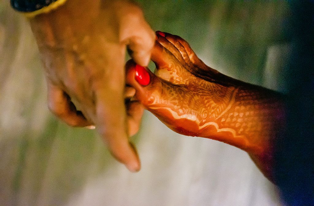 Indian wedding photographer : photography by Naina and Knottytales | Anuradha : Mehendi, Haldi, Pradhanam