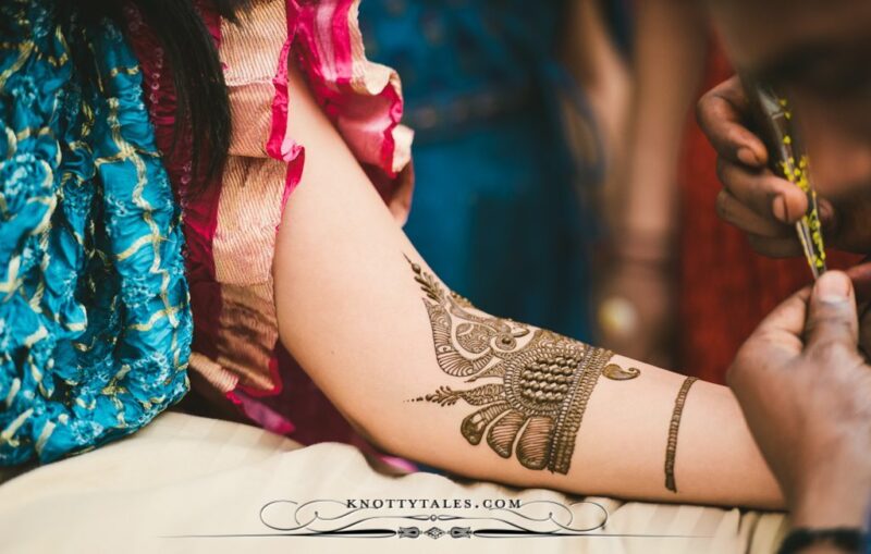 Meera-Weds-Praval-Knottytales-Wedding-Photography-Naina.co-Photographer-Mehendi-Ceremony-Bride-12.jpg