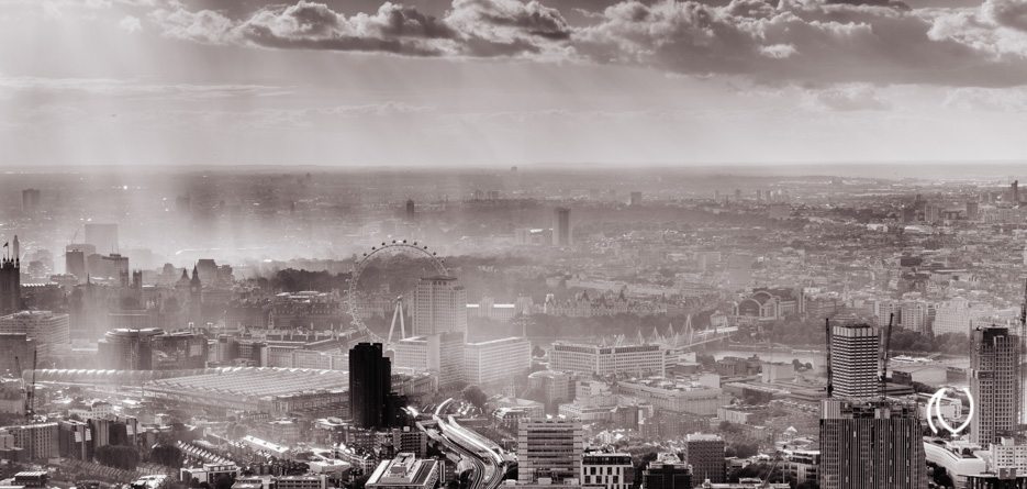 EyesForLondon-View-From-The-Shard-La-Raconteuse-Visuelle-Naina.co-Photographer-Black-White-Travel