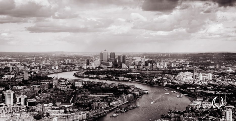 EyesForLondon-View-From-The-Shard-La-Raconteuse-Visuelle-Naina.co-Photographer-Black-White-Travel