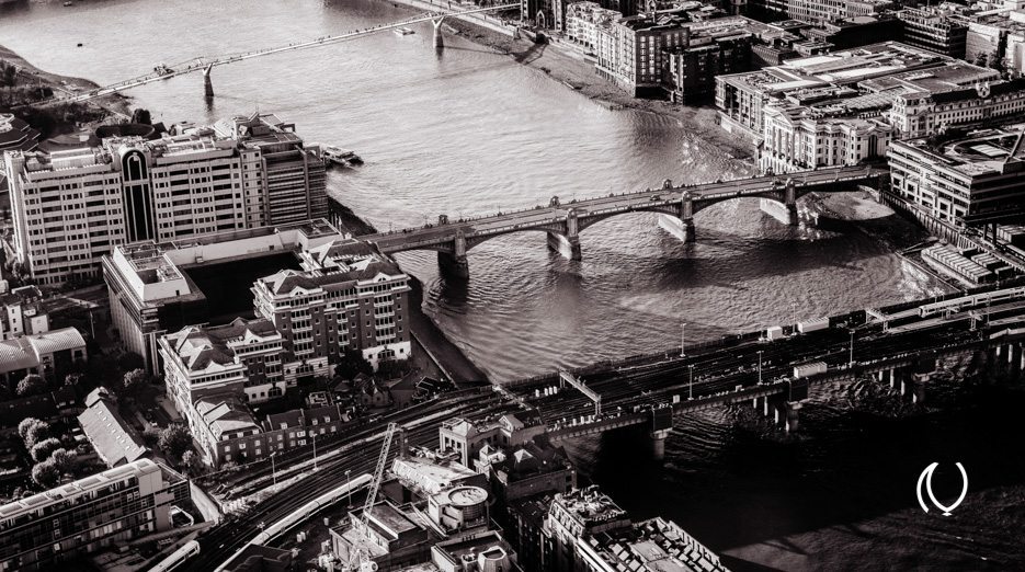 EyesForLondon-View-From-The-Shard-La-Raconteuse-Visuelle-Naina.co-Photographer-Black-White-Travel