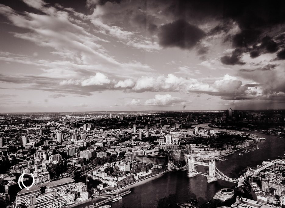 EyesForLondon-View-From-The-Shard-La-Raconteuse-Visuelle-Naina.co-Photographer-Black-White-Travel