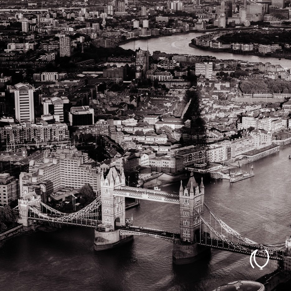 EyesForLondon-View-From-The-Shard-La-Raconteuse-Visuelle-Naina.co-Photographer-Black-White-Travel