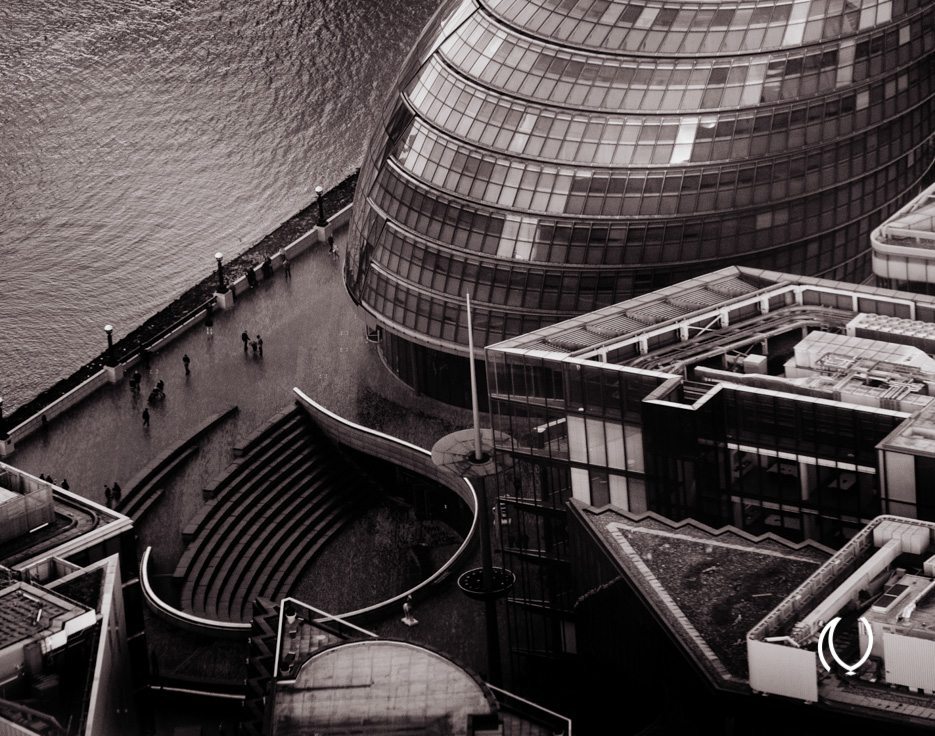 EyesForLondon-View-From-The-Shard-La-Raconteuse-Visuelle-Naina.co-Photographer-Black-White-Travel