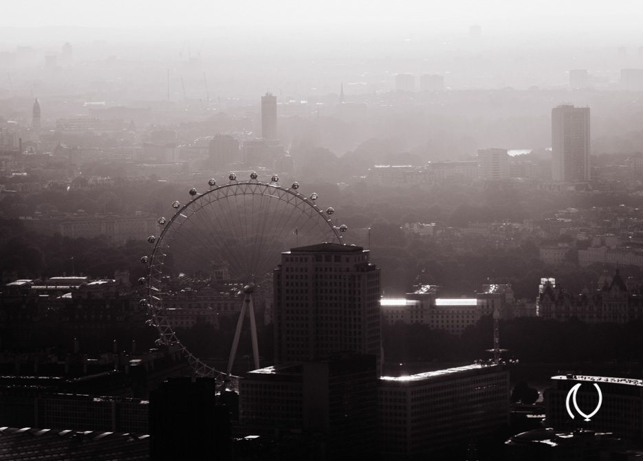 EyesForLondon-View-From-The-Shard-La-Raconteuse-Visuelle-Naina.co-Photographer-Black-White-Travel