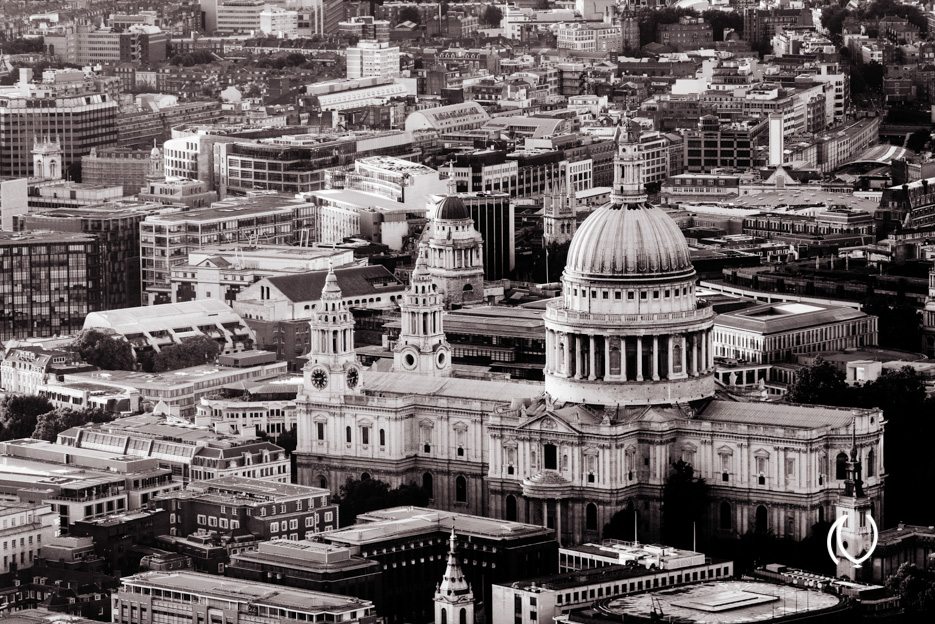 EyesForLondon-View-From-The-Shard-La-Raconteuse-Visuelle-Naina.co-Photographer-Black-White-Travel