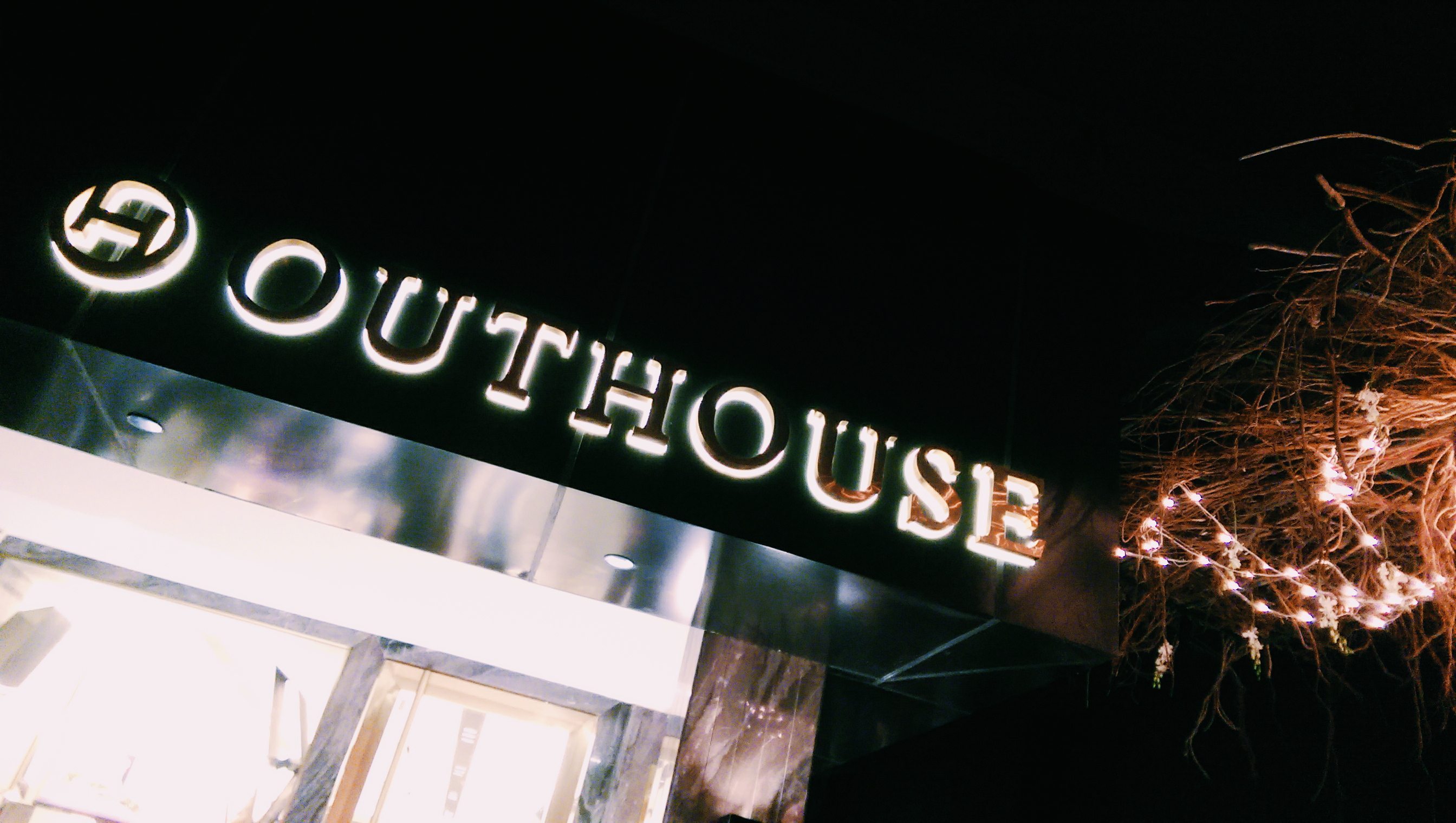 Outhouse Jewellery Meherchand Market Store Party, Naina.co Luxury & Lifestyle, Photographer Storyteller, Blogger. .