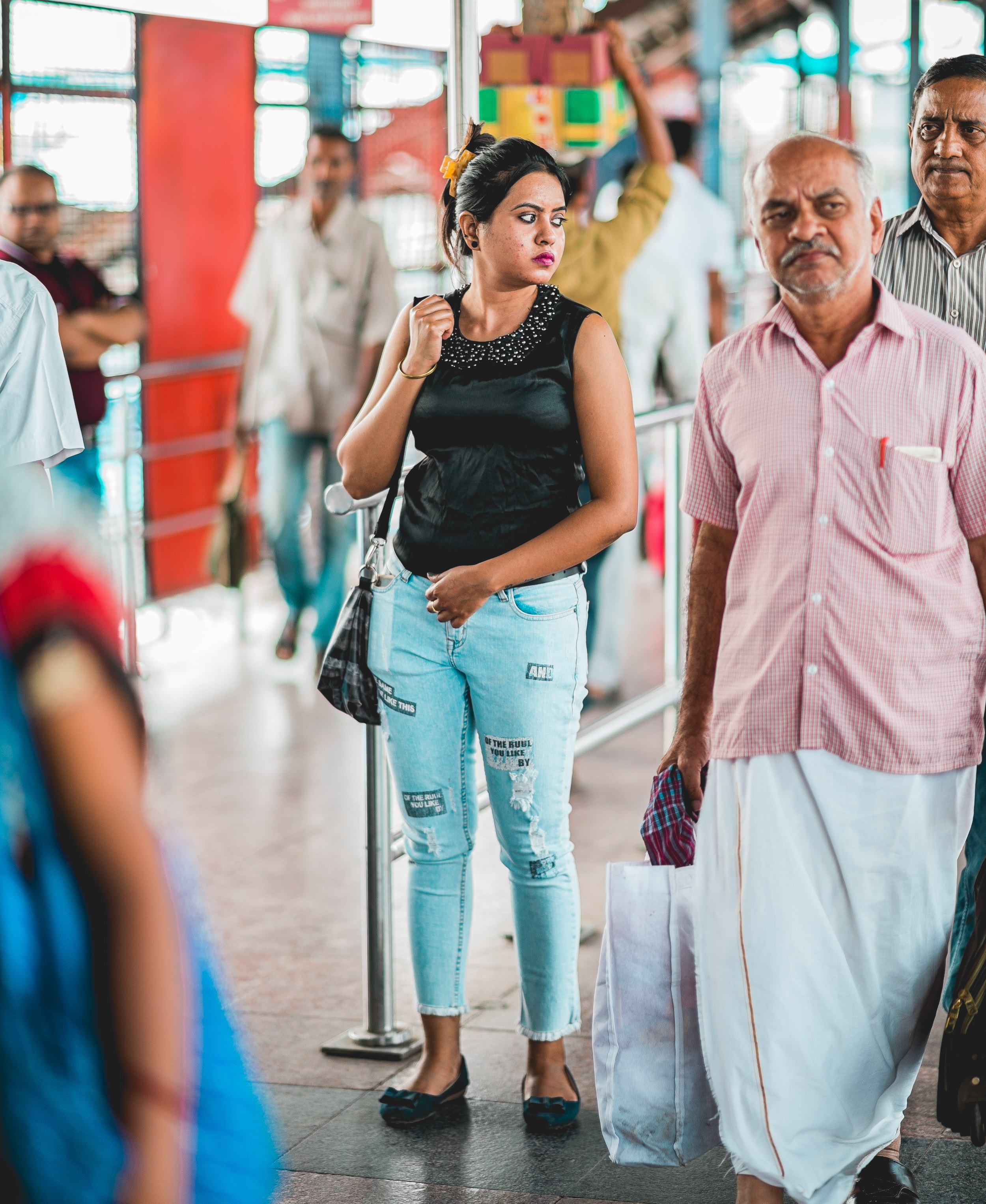 naina.co. naina redhu, the voice of fashion, TVoF, commissioned photo story, photo essay, photo story, photography assignment, photo assignment, NDLS, New Delhi, Railway Station, Railway Look, Airport Look, EyesForStreetStyle, Street Style, India Street Style, Railway Station Street Style