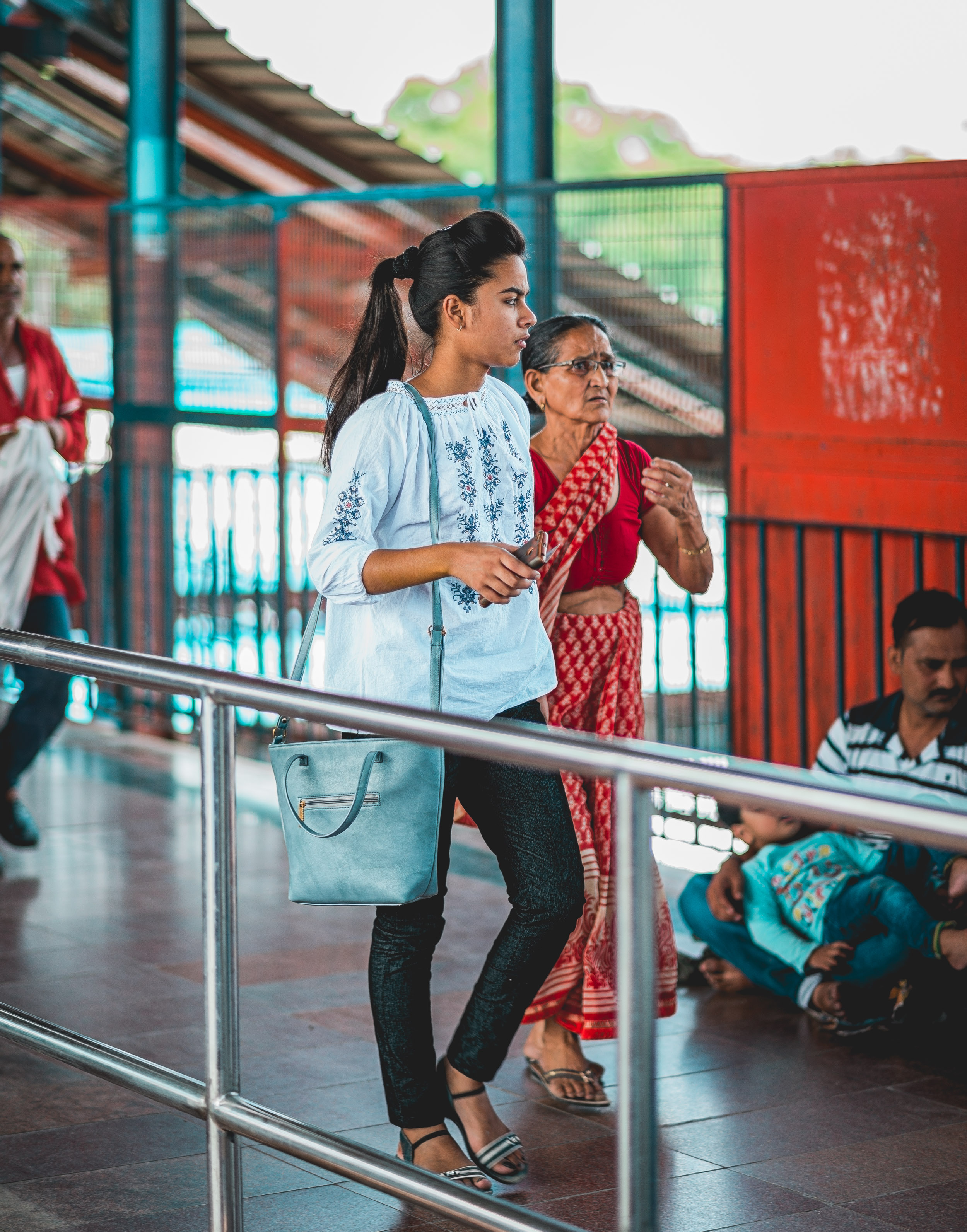 naina.co. naina redhu, the voice of fashion, TVoF, commissioned photo story, photo essay, photo story, photography assignment, photo assignment, NDLS, New Delhi, Railway Station, Railway Look, Airport Look, EyesForStreetStyle, Street Style, India Street Style, Railway Station Street Style