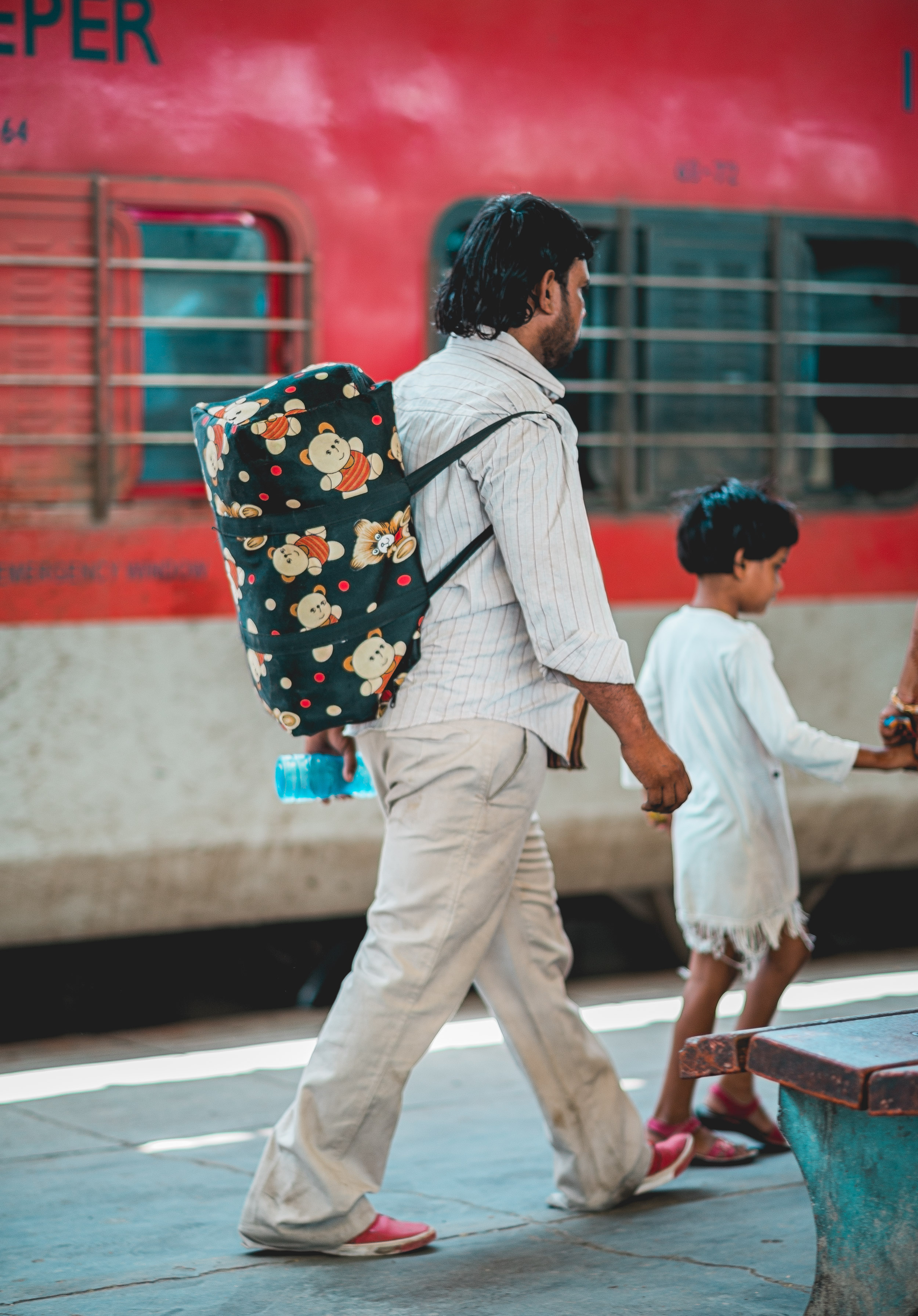 naina.co. naina redhu, the voice of fashion, TVoF, commissioned photo story, photo essay, photo story, photography assignment, photo assignment, NDLS, New Delhi, Railway Station, Railway Look, Airport Look, EyesForStreetStyle, Street Style, India Street Style, Railway Station Street Style