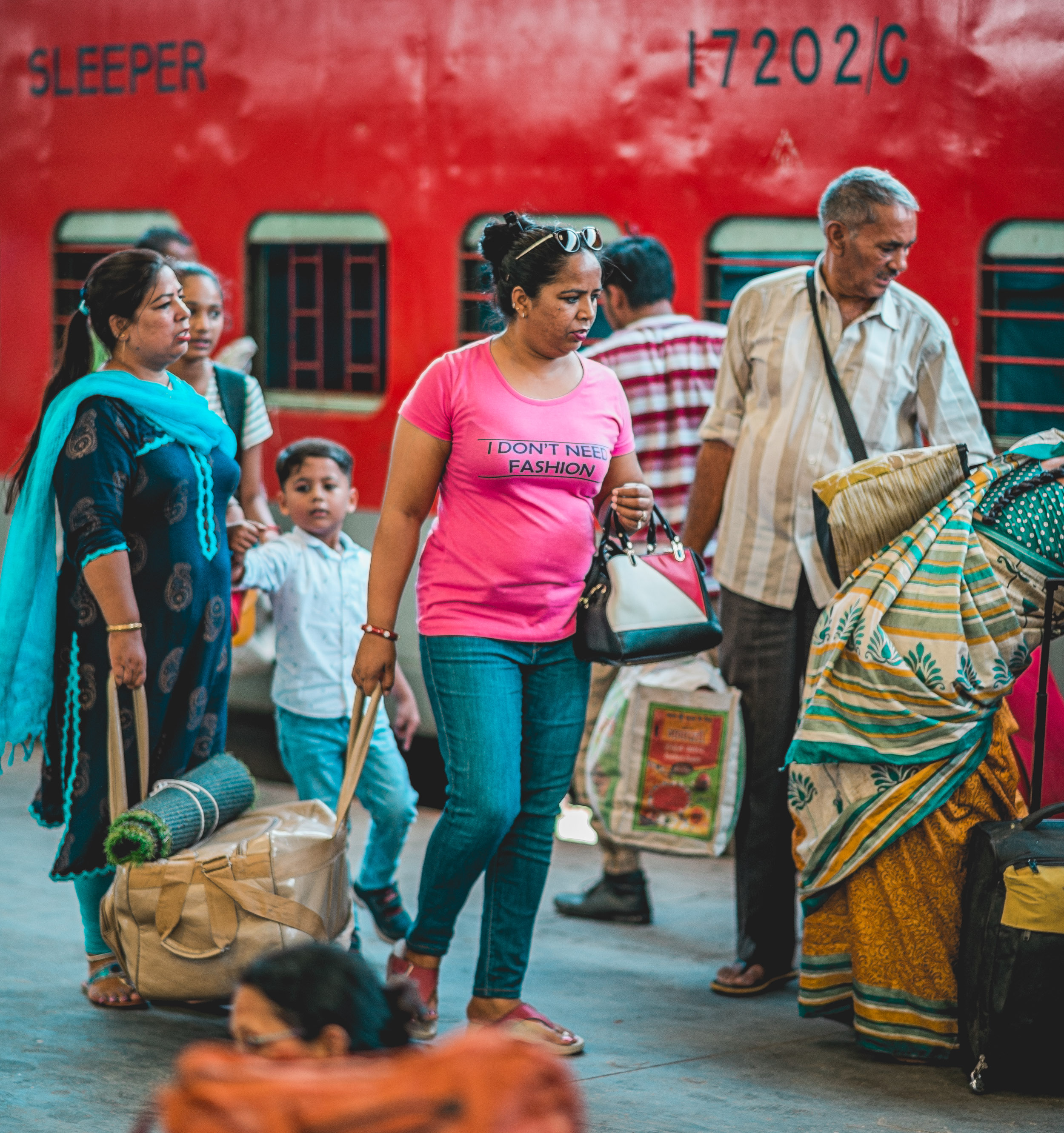 naina.co. naina redhu, the voice of fashion, TVoF, commissioned photo story, photo essay, photo story, photography assignment, photo assignment, NDLS, New Delhi, Railway Station, Railway Look, Airport Look, EyesForStreetStyle, Street Style, India Street Style, Railway Station Street Style