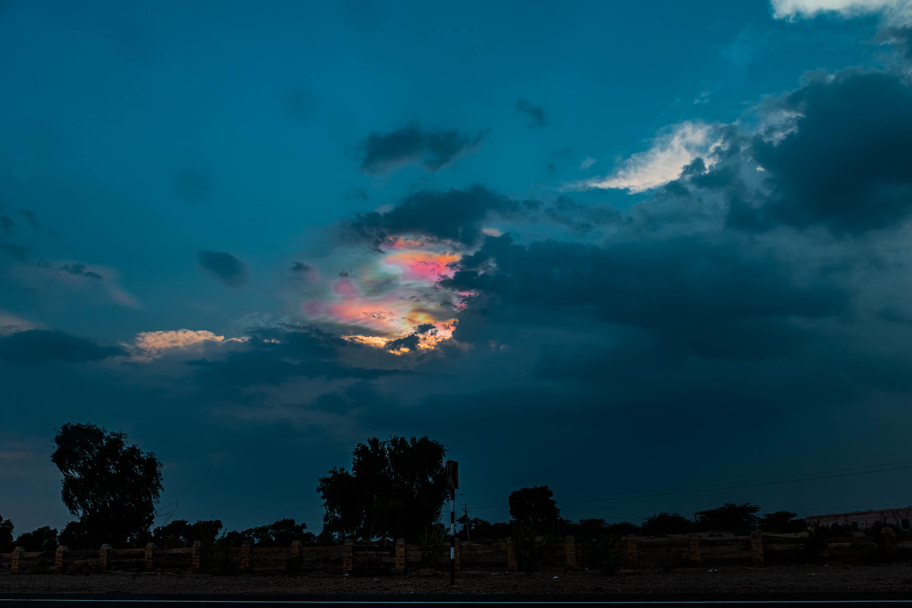 cloud iridescence, iridescent cloud, rainbow cloud, diffractive cloud, sunset, jaisalmer, rajasthan, india, sky phenomenon, rain, monsoon, thunderstorm, eyesfordestinations, eyesforrajasthan, travel photographer, travel blogger, naina redhu, naina.co