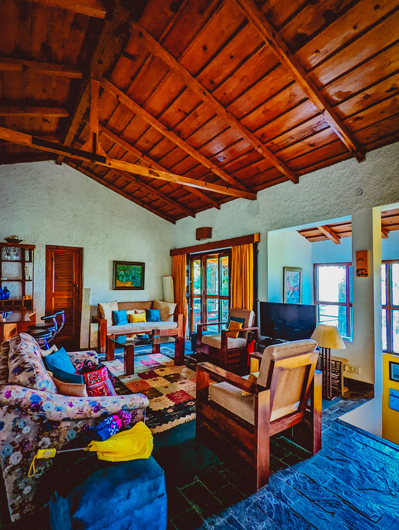 mukteshwar, airbnb cottage, rajat sethi, uttarakhand, iris cottage, eyesfordestinations, uttarakhand cottage, uttarakhand homestay, naina redhu, naina, travel blogger, travel photographer, professional photographer, hospitality professional