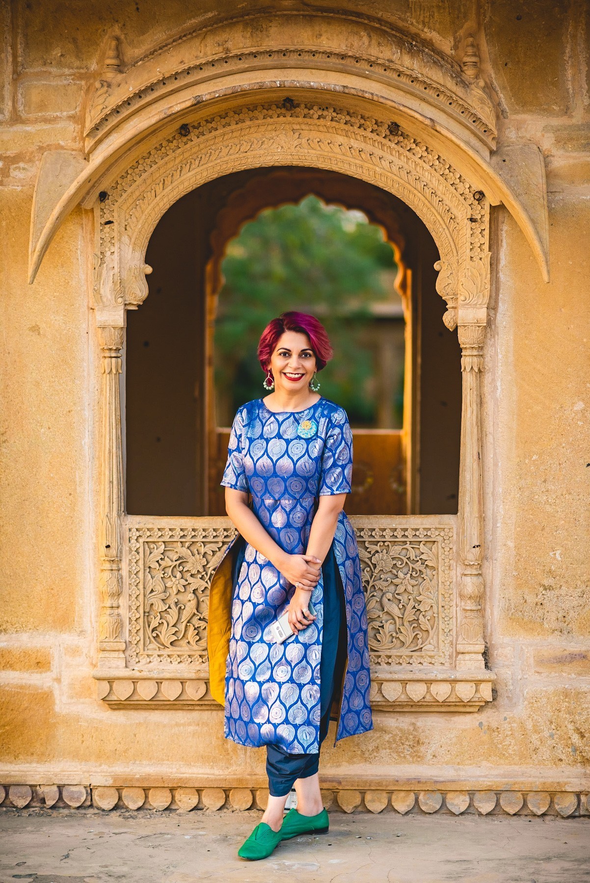 moolsagar, naina redhu, naina.co, jaisalmer, rajasthan, maharawal chaitanya raj singh, abhishti, brocade, festive wear, green shoes, green leather, silver brocade on blue, google pixel 7 pro, teampixel, nainaxgoogle, moolraj sagar, jaisalmer stepwell, jaisalmer baori, sachin singh