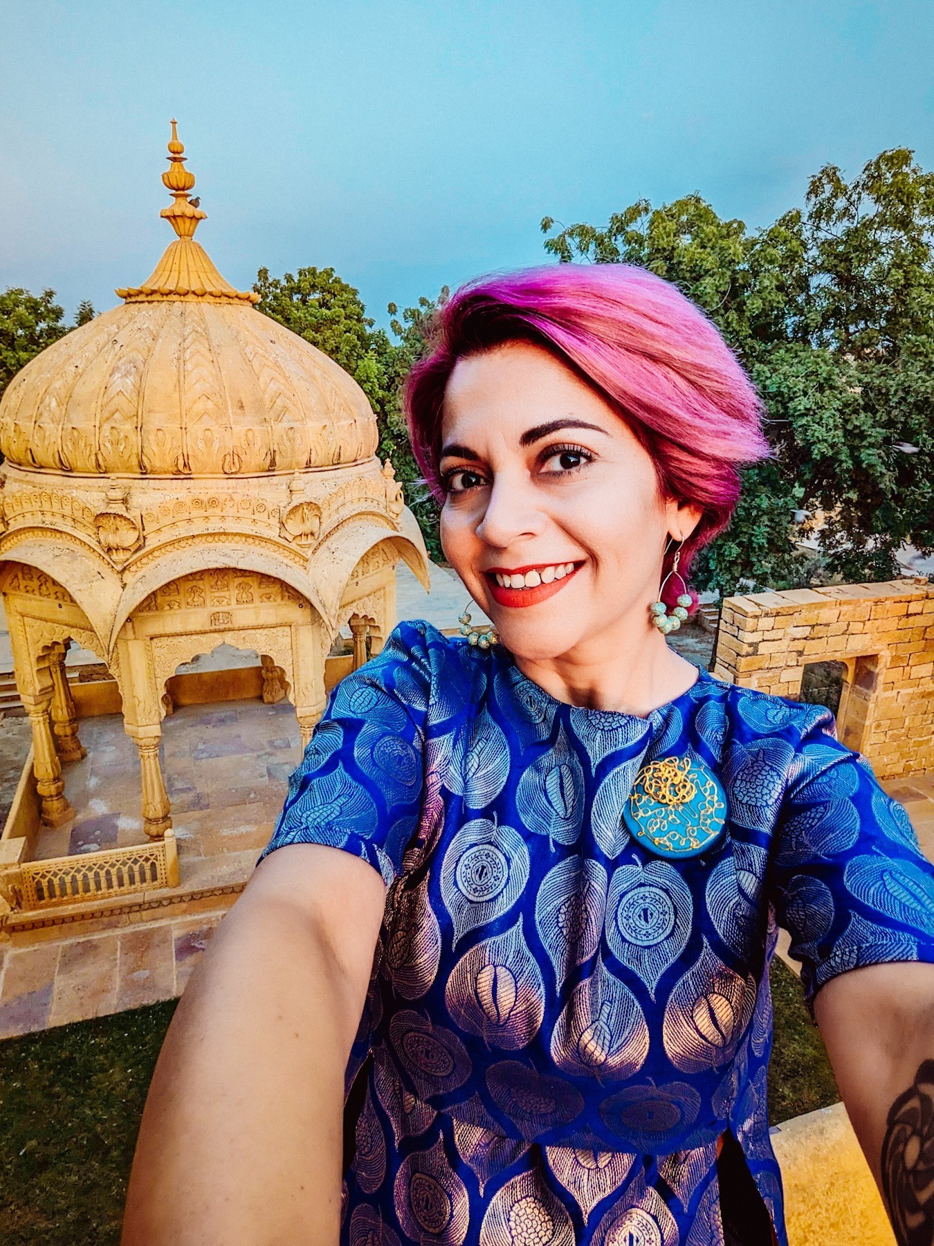 moolsagar, naina redhu, naina.co, jaisalmer, rajasthan, maharawal chaitanya raj singh, abhishti, brocade, festive wear, green shoes, green leather, silver brocade on blue, google pixel 7 pro, teampixel, nainaxgoogle, moolraj sagar, jaisalmer stepwell, jaisalmer baori, sachin singh