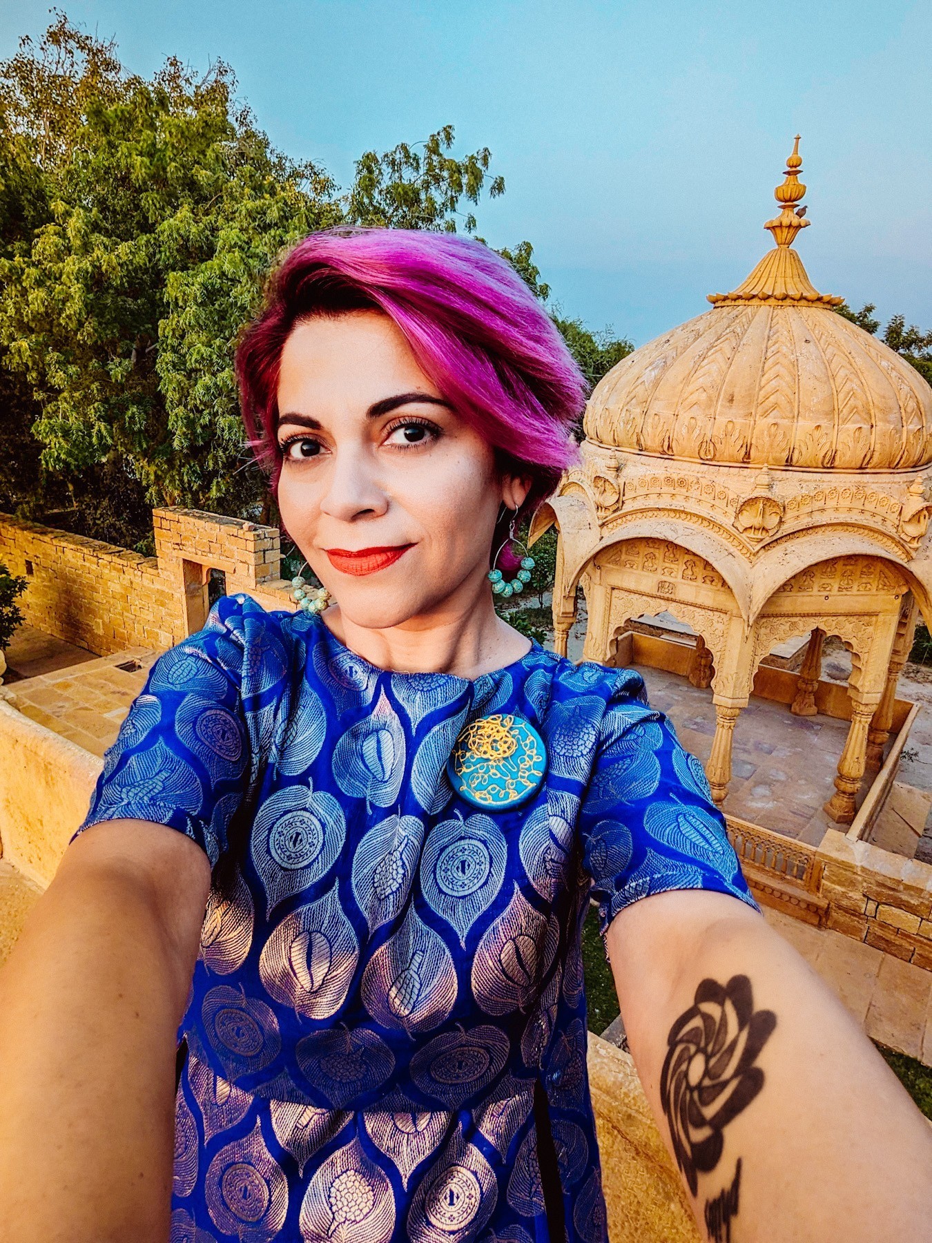 moolsagar, naina redhu, naina.co, jaisalmer, rajasthan, maharawal chaitanya raj singh, abhishti, brocade, festive wear, green shoes, green leather, silver brocade on blue, google pixel 7 pro, teampixel, nainaxgoogle, moolraj sagar, jaisalmer stepwell, jaisalmer baori, sachin singh