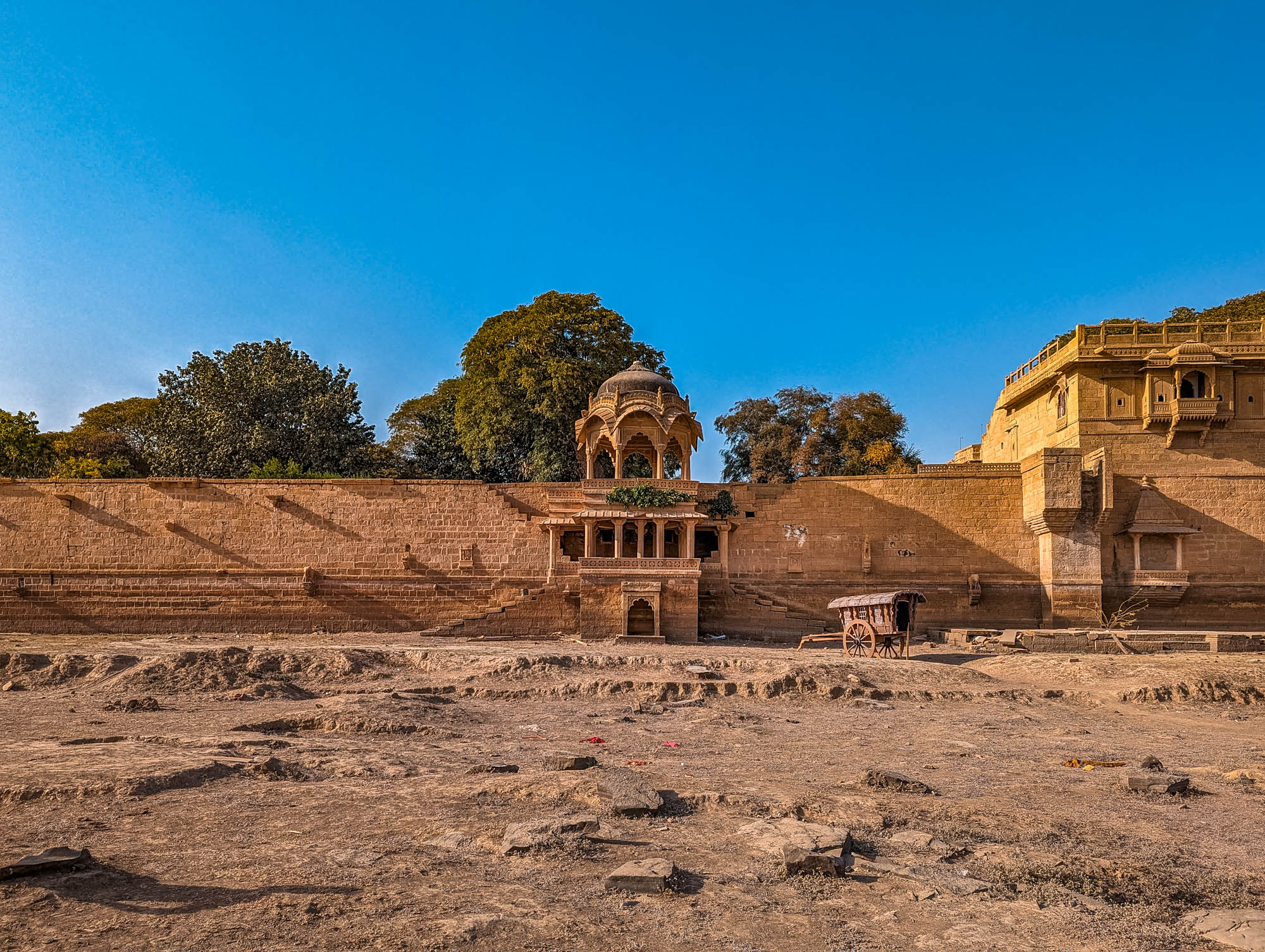 amar sagar, jaisalmer, maharawal akhai singh, lake, palace, rajasthan, stone figurines, slanted steps, stone steps, heritage site