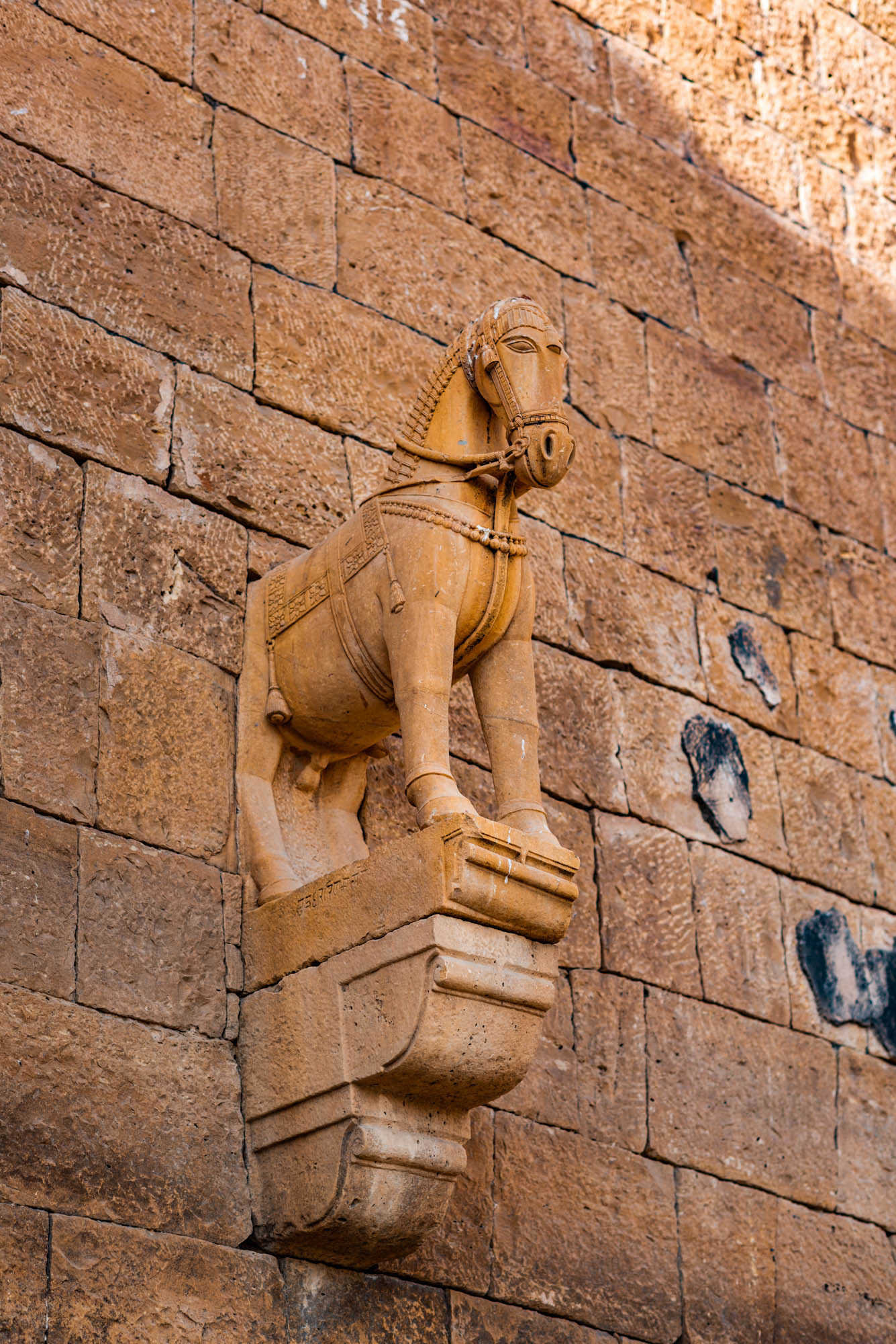 amar sagar, jaisalmer, maharawal akhai singh, lake, palace, rajasthan, stone figurines, slanted steps, stone steps, heritage site