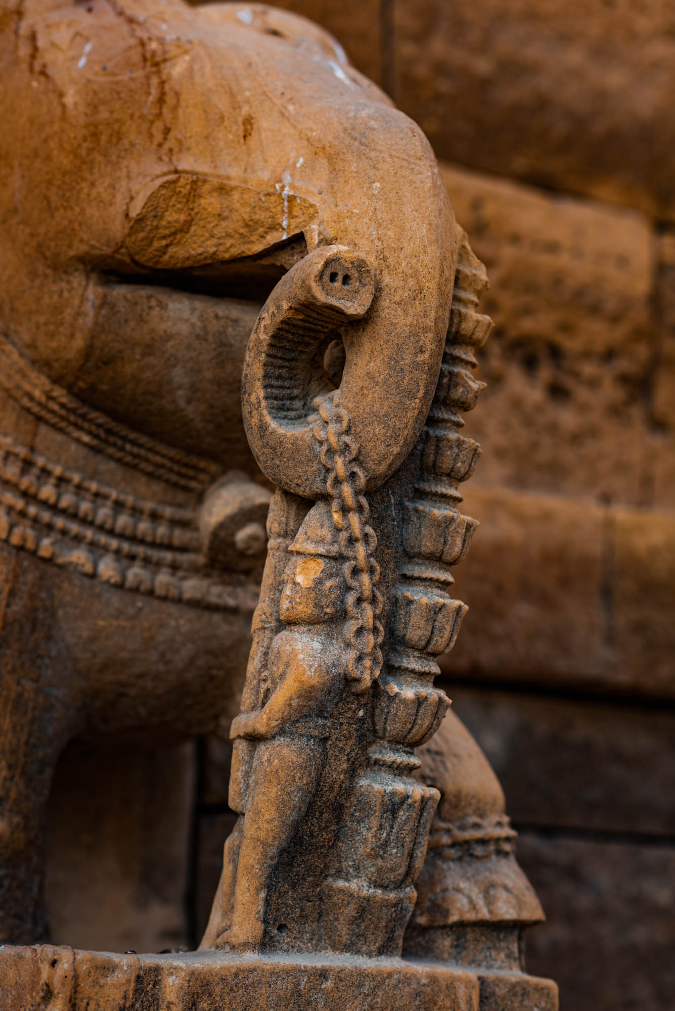 amar sagar, jaisalmer, maharawal akhai singh, lake, palace, rajasthan, stone figurines, slanted steps, stone steps, heritage site