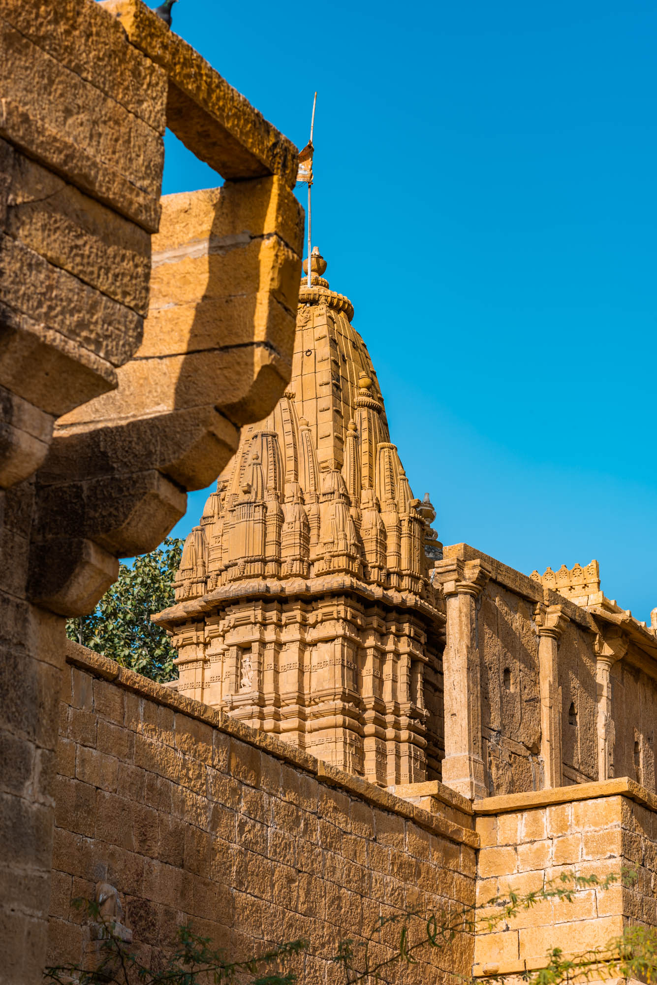 amar sagar, jaisalmer, maharawal akhai singh, lake, palace, rajasthan, stone figurines, slanted steps, stone steps, heritage site