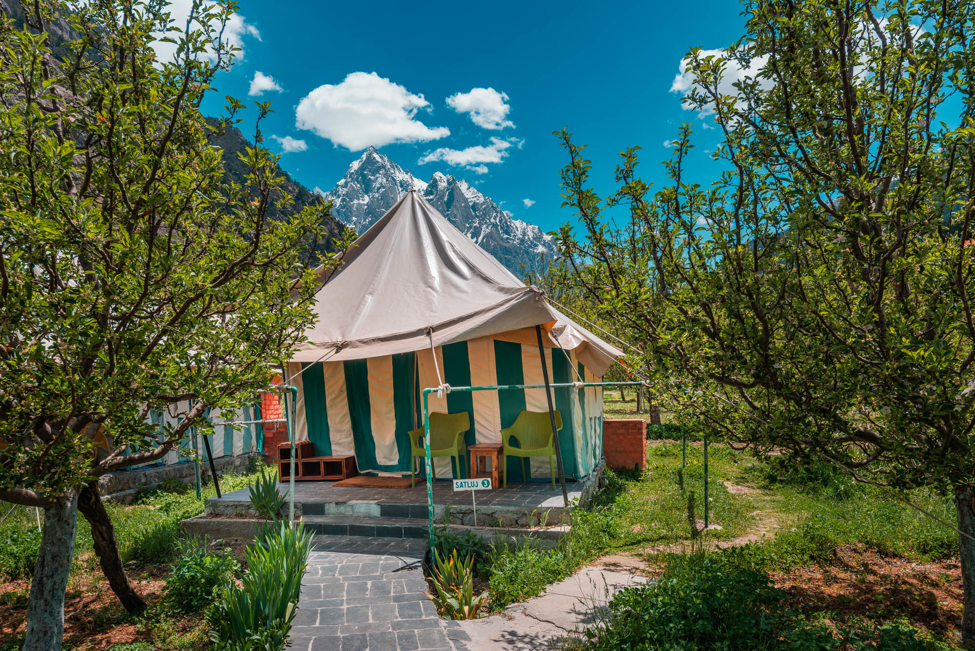 Banjara Experiences, Banjara Valley Retreat, Blogger, Himachal Pradesh, Hospitality Photographer, influencer, lifestyle photographer, luxury photographer, naina redhu, naina.co, Captain Sud, Sangla Valley, Karchham Dam, Baspa River, Kinnaur, India, travel photographer