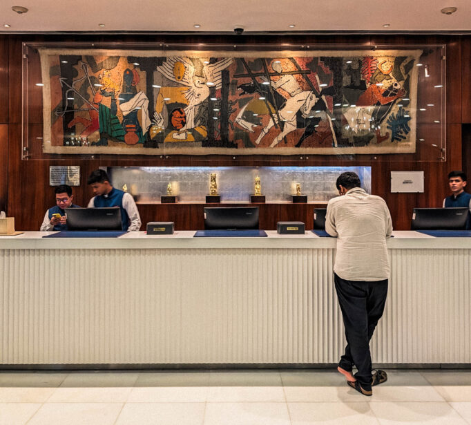 itc maurya, hospitality, staycation, hotel, new delhi, eyesfordestinations, naina.co, naina redhu, bukhara, towers lounge, check in, swimming pool, mf husain, art in hospitality, lifestyle photographer, lifestyle blogger, travel