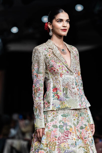 #EyesForFashion, couture 2024, couture presentation, Divya Mishra, nargis couture, fashion designer, fashion show, indian couture, indian fashion, Indian Fashion Designer, naina redhu, naina.co, professional photographer, Rahul Mishra, Runway, India Couture Week, backstage, fashion photographer, runway photographer