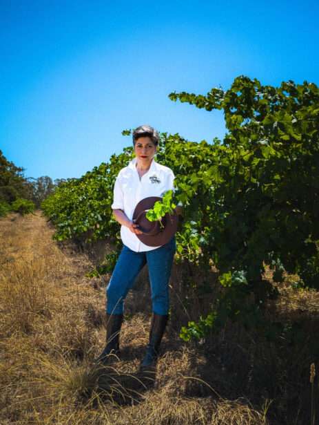 naina.co, naina redhu, Adelaide photographer, lifestyle, wine, eight at the gate, eightatthegate, wrattonbully, south Australia, wine region, wine estate, vineyard, photography,jane Richards, claire Richards, tom, meg, grapes, grape vine, south australian