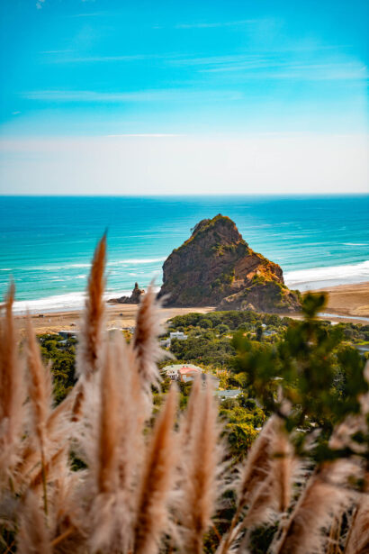 naina redhu, naina.co, new zealand, auckland, piha beach, black sand, tourism, travel photographer, ocean, self portraits, writer, blogger, experience collector, Adelaide photographer, sunset, waves, the gap