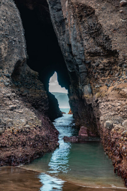 naina redhu, naina.co, new zealand, auckland, piha beach, black sand, tourism, travel photographer, ocean, self portraits, writer, blogger, experience collector, Adelaide photographer, sunset, waves, the gap