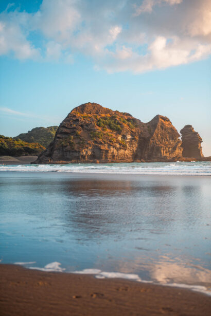 naina redhu, naina.co, new zealand, auckland, piha beach, black sand, tourism, travel photographer, ocean, self portraits, writer, blogger, experience collector, Adelaide photographer, sunset, waves, the gap