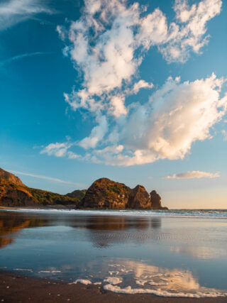 naina redhu, naina.co, new zealand, auckland, piha beach, black sand, tourism, travel photographer, ocean, self portraits, writer, blogger, experience collector, Adelaide photographer, sunset, waves, the gap