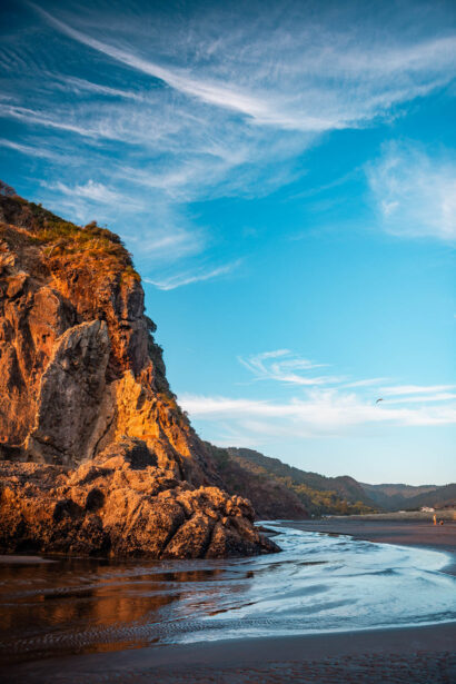 naina redhu, naina.co, new zealand, auckland, piha beach, black sand, tourism, travel photographer, ocean, self portraits, writer, blogger, experience collector, Adelaide photographer, sunset, waves, the gap
