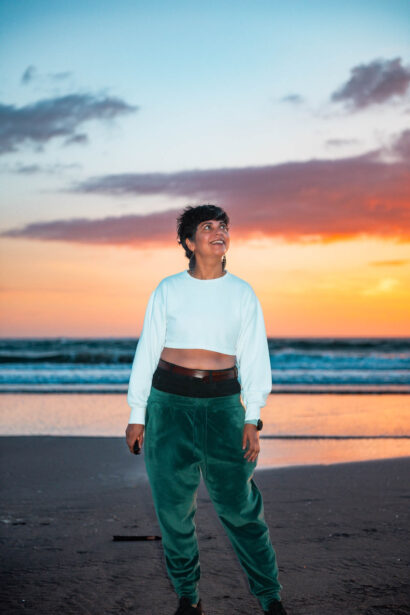 naina redhu, naina.co, new zealand, auckland, piha beach, black sand, tourism, travel photographer, ocean, self portraits, writer, blogger, experience collector, Adelaide photographer, sunset, waves, the gap