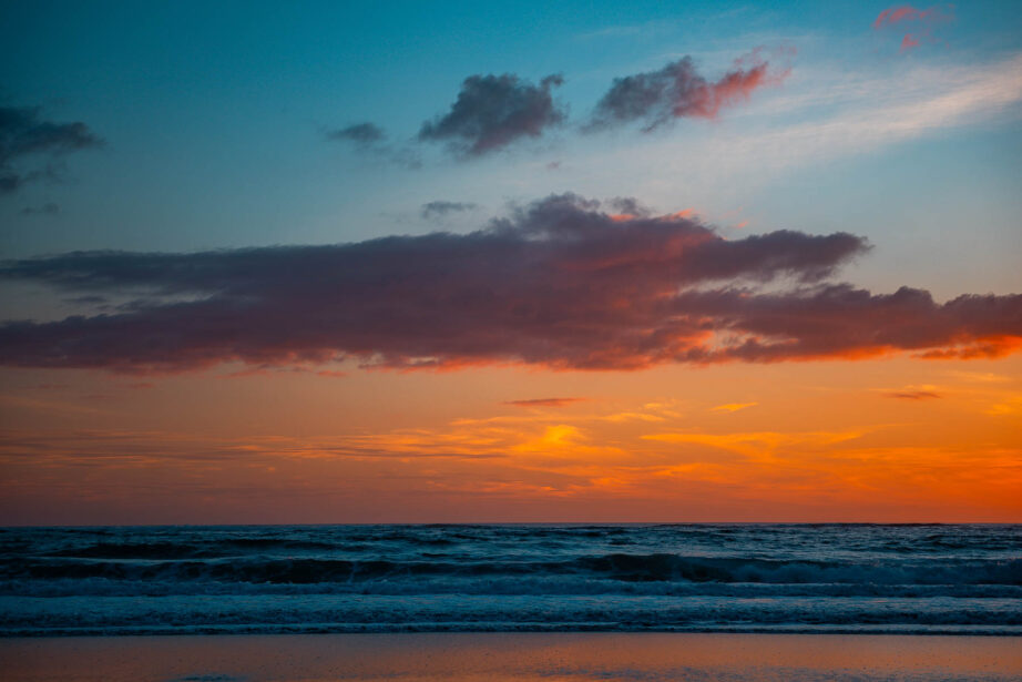 naina redhu, naina.co, new zealand, auckland, piha beach, black sand, tourism, travel photographer, ocean, self portraits, writer, blogger, experience collector, Adelaide photographer, sunset, waves, the gap