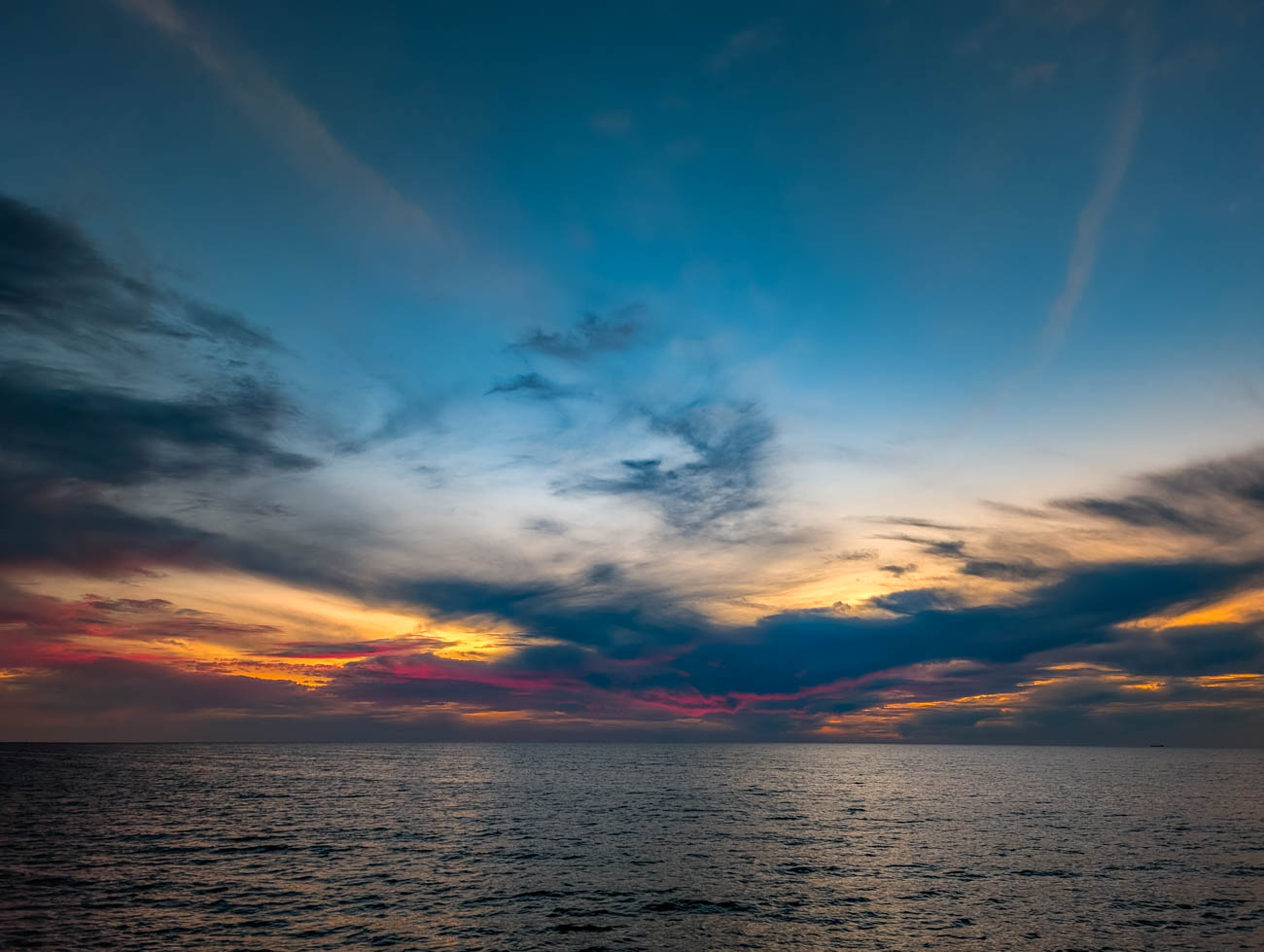naina.co, naina Redhu, Adelaide photographer, female photographer, woman, semaphore beach, south Australia, sunset, lifestyle photographer, travel photographer, eyesfordestinations, Australia, landscape, ocean, water, waves, luxury photographer, writer, blogger, travel, tourism